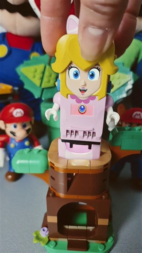 Lego Peach found her cat suit #supermario #legotoys #lego #legosupermario