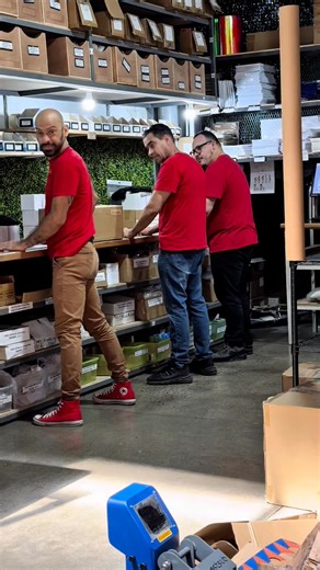 ¡Llegó Contenedor! 📦🥰😜 Acá bajamos el contenedor y elevamos el flow 😏🔥(Nadie salió lastimado en la grabación de este video) | Ubora Comercial