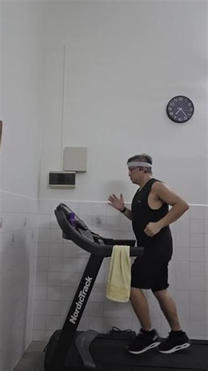 2026年5月1日64分钟室跑步机有氧，6.88公里。✌🏻 1st May 202664 minutes treadmill run, 6.88KM . ✌🏻 🏃🏻‍♂️🏃🏻‍♂️🏃🏻‍♂️ #跑步机 #有氧运动 #非专业人士 #运动健身