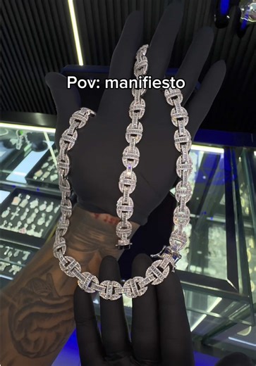 Manifestando the good🤭 📌BENEFICIOS Y POLÍTICAS TDD. Con cada compra recibes: • Garantía en plata ley 925. • ⁠Baño de oro gratis si lo deseas. • 2 meses de garantía total en el baño de oro. Luego de ese tiempo, obtienes entre un 30% y 50% de descuento en mantenimiento y renovación. • Empaque premium listo para regalo. • Asesoría sobre el cuidado de la pieza para mayor duración. 📍 VISÍTANOS: Santo Domingo, Av. Padre Castellanos, frente a la estación del metro Horacio Vásquez. 💳 MÉTODOS DE PAGO