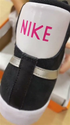 Nike Woman Blazer Mid Vintage ‘77 Black/Metallic Silver-White #nike #blazer #sneakers #sneakerhead