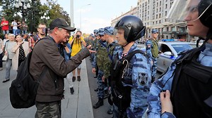 Video. Thousands defy protest ban in Moscow and march against Putin's government