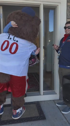 To: Twins Territory From: TC Sign up for MyTwins Rewards now for fun opportunities like having a BEAR-y special Valentine! 💖 www.twins.com/mytwins | Minnesota Twins