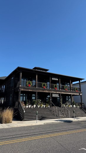 Cape May Food & Travel on Instagram: "Lokal Hotel in Cape May is a true gem, featuring a heated pool, spacious rooms, and amazing amenities. Located right across from the beach, it’s close to all the festive fun of Christmas in Cape May. 🎄♥️"