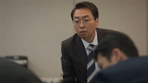 一场高能斗争的职场会议，一堂处世智慧的现场教学！