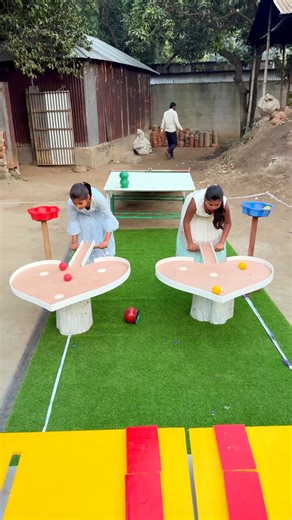 Threw the ring into the pipe and won the exciting balloon-bursting prize..! | Amazing Village Game