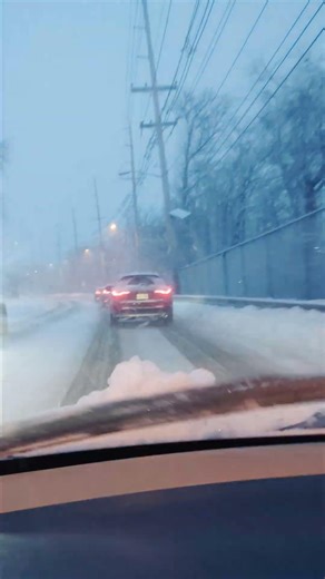 BMW M5 V10 IN THE SNOW #youtubeshorts #stickshift #manual #car #snow #views #storm#nyc#sliding#fyp