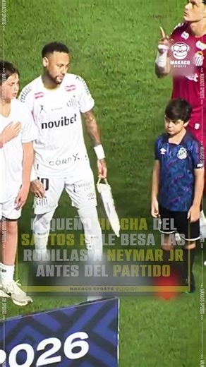 ❤️🇧🇷 Momento ABSOLUTO CINE: hincha del Santos besa las piernas de Neymar antes del partido