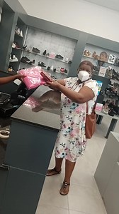 First customer @newly opened Dodo's Rustenburg Mall getting a free towel set #happycustomer | Dodo's Exclusive Shoes
