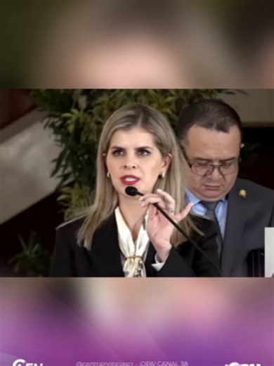 #Política | Laura Fernández cuestiona funciones y salarios dentro del Poder Judicial La presidenta Laura Fernández aseguró que coincide con las declaraciones de la magistrada Patricia Solano sobre la necesidad de revisar las funciones que actualmente mantiene el Poder Judicial. Según afirmó, varias tareas que hoy forman parte de ese poder podrían independizarse, al considerar que no todas corresponden a una naturaleza estrictamente jurisdiccional. Fernández además defendió el presupuesto asignad