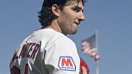 Guardians rookie Chase DeLauter commits error on his 1st ever MLB fly-ball