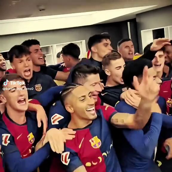 barcelona dance 🕺🤣😂#fcbarcelona🔵🔴 #dance #viral_video #foryoupage❤️❤️ #views_video
