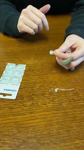 Replacing the Anchor on a Signia Hearing Aid