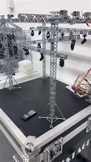 Micro Stage on Instagram: "Testing Automatic lifting system #microstage #lifting #sound"