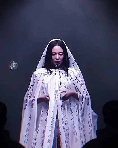 Jennie Performs “Seoul City” at MMA 2025 🔥