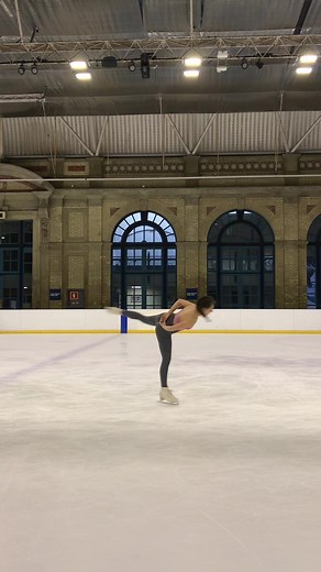 Back camel spin with a lovely bent leg 🦵 #iceskater #camelspin #iceskatingspin #skatingpractice #figureskater