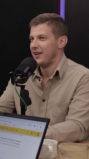 Stáva sa vám, že svetlá 🔦🔦 oprotiidúceho modrného auta 🚗 sú na vás až príliš? Odvrátite zrak, alebo vás rozbolí hlava? 🧐 No, nie ste jediný. 😵‍💫 #autobildpodcast | Auto Bild Slovensko