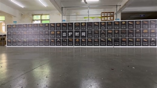 飞特舵机STS3032搭建的矩阵翻页装置墙。舵机具备多舵机同步读写功能，一键设定当前位置中位，加速度启动停止，极限角度限制，连续转和步进模式#TB鸿翊电子企业店