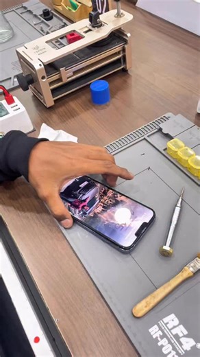 Kamu punya pengalaman ngira bakal keluar uang banyak karena ngira lcd yg rusak? Cek dulu, jangan panik dulu!! Halo user iPhone kalau kamu punya kendala seputar iPhone bisa langsung datang ke Jl. Halat No 130 Medan Area Kota Matsum II. Buka : 10.00 WIB Tutup : 22.00 WIB fixPRO Profesional Apple Device repair kita memang seprofesional itu #Fixpro #applefixmedan #serviceiphone #serviceiphonemedan #iphonerepairmedan | Fix Pro