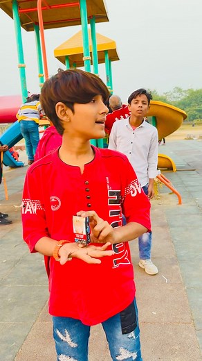 5.8K views · 189 reactions | No smoking 藍藍 #reels #Facebook | Team Royals 05 | Facebook