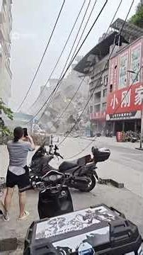 Horror Landslide Buries Residents In China | 10 News