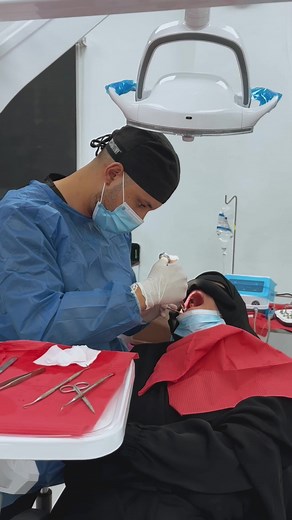 Après quelques mois d’absence, me voilà de retour, cette fois dans un cadre qui m’est propre : @bensmile_center 📚 Diplôme Universitaire en Orthodontie de 3 ans 🇺🇸 Certifié en implantologie par l’American Dental Association (ADA) Aujourd’hui, je vous présente mon parcours, et je vous annonce le début d’une nouvelle série de vidéos… directement depuis mon centre à Fès. Restez connectés, ce n’est que le début #dentiste#fescity #fes #orthodontie #implantologie