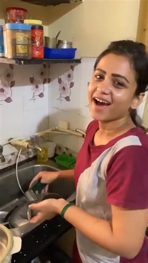Manimegalai Fans Club on Instagram: "Cooker blast 🤣 (Mani Akka's first samayal) (#Throwback Once upon a time trending in all YouTube channels)😅 @iammanimegalai 🅕🅞🅛🅛🅞🅦 🅐🅝🅓 🅢🅤🅟🅟🅞🅡🅣: 👉@manimegalai.army_ 👈 . . . . . . . . . . . . #manimegalai #hussain #hussainmanimegalai #vijaytelevision #rj #anchor #cwc #cookwithcomali #cookwithcomali2 #cook