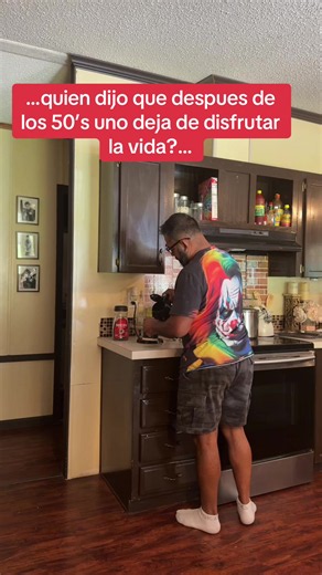 Mucha gente piensa que al llegar a los 50’s uno deja de disfrutar la vida, pero es asi, la edad es solo un numero, solo debes aprender a disfrutar la vida de diferente manera, y si elegiste a la persona indicada como pareja, se disfruta mas#reflexion #edad #muycierto #marrielife #couplelove
