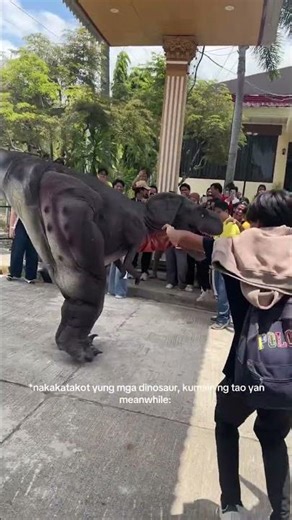 #dinosaur #dancing #dance #dancevideo #funny #funnyvideo #funnyshorts #crowd #people
