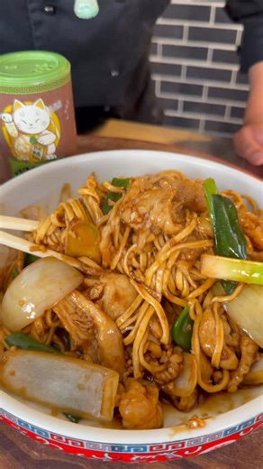 THIS IS THE BEST SOY AND SCALLION NOODLE RECIPE EVER! #wok #noodles #takeout | DIMSIMLIM