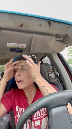 I pick up furniture on my route to flip and make money as a side hustle! Watch me flip this trashed bench into something glamorous! Dixie Belle Paint Company WooduBend-West USA WoodUbend Mouldings | 𝙴320 𝚃𝚛𝚎𝚊𝚜𝚞𝚛𝚎𝚜