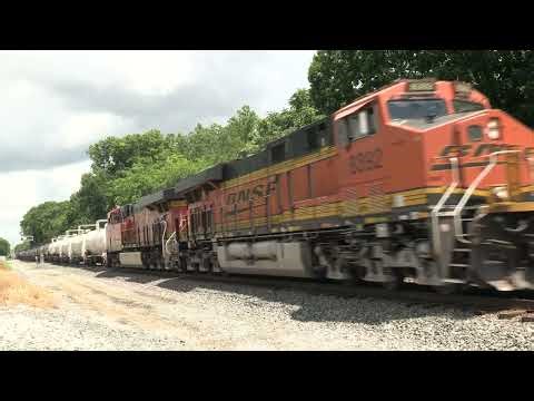 BNSF GE ES44C4 Southbound Mix Freight on the Norfolk Southern Line
