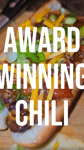 🔥🍲💥 THE 3-SECRET CHILI THAT JUST TOOK HOME THE GOLD 💥🍲🔥 Before you dive into this recipe, let me set the stage… This is not your average chili. This is the three-secret, flavor-throwing, competition-crushing beast my friend used to WIN a local chili cook-off — and yes, I immediately had to make a batch myself just to confirm the madness. From Branding Iron Ranch meats to Taco Slayer seasoning and that knockout punch of salsa, this pot turns into pure edible chaos in the best way possible. 