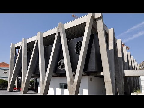 Why is the Inclined Column design used in structures?