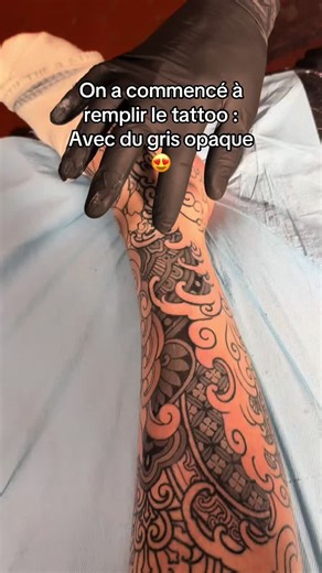 Projet de tatouage : Vague et dragon en couleurs éclatantes
