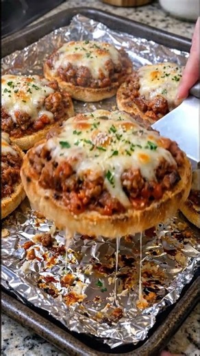 Cheesy Ground Beef English Muffin Pizzas | Easy 15-Minute Dinner Recipe
