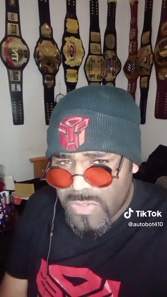 #stitch with @alyssathepilot Facehugger Mask?#autobot410 #BeTheReasonVisa #fyp #aliens #ellenripley #xenomorph #facehugger #wtf #funny #90skids