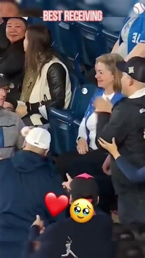 Which fan catch was the most impressive? 🤔👇#baseball