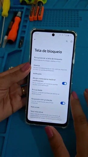 Como trocar o modelo do relógio na tela de bloqueio!
