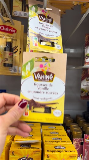 On a testé la recette du gâteau cerveau pour Halloween ! Hyper simple et bluffant pour impressionner vos invités, on vous met tous les ingrédients dessous et la recette est dans la vidéo ! 🧠😍 -600g de madeleines -De la vanille en poudre (pas liquide sinon la pâte sera trop humide) -300g de Philadelphia (ou autre cream cheese) -Colorant alimentaire rouge -Pâte à sucre blanche ou pâte d’amande non colorée -Confiture de fraise ou de framboise À vous de jouer ! 🧠 #carentan #carentanlesmarais #pat