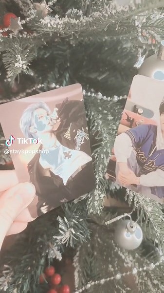 феля с голубыми волосами>>>>#пряткисайдолом #kpopshoprussia #кпоп #кпопшоп #staykpopshop #кпопшопроссия #kpopshop #скз #кейпоп #kpop #новыйгод2024 #зима2024 #кейпопер #биндер