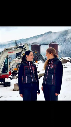 🎬 Es geht los! Bagger Games 2026! Ab jetzt nehmen wir euch mit hinter die Kulissen –von den Vorbereitungen bis zu allem, was wirklich hinter den Bagger Games steckt. Wie laufen die Vorbereitungen und was passiert eigentlich Backstage? 👀 Wir – Steffi & Hannah – begleiten euch durch die gesamte Reihe und zeigen euch Schritt für Schritt, wie die Bagger Games entstehen! 🎥✨ Seid ihr schon neugierig? Dann bleibt dran und begleitet uns auf dem Weg zu den Bagger Games 2026! 📅 23.05. & 24.05.2026 �📍