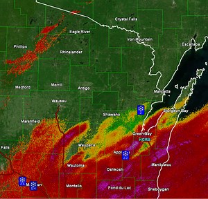 *Radar loop as of 12:45pm* Current radar imagery shows heavier snow starting to move in to the Green Bay/Fox Valley areas. Significant reductions in visibilities down to 1/2 mile have been reported as winds begin to ramp up paired with higher snowfall rates. | US National Weather Service Green Bay Wisconsin