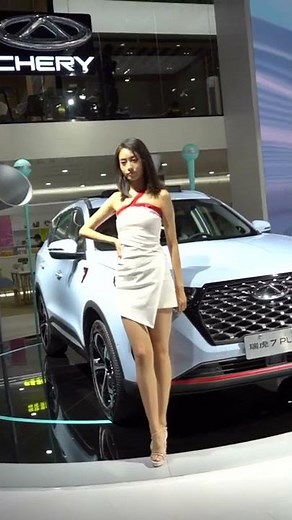 Chinese car show models at the chengdu Auto Show 2021