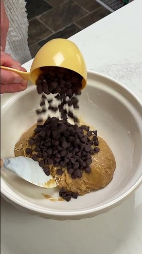 Best Chewy Chocolate Chip Cookies