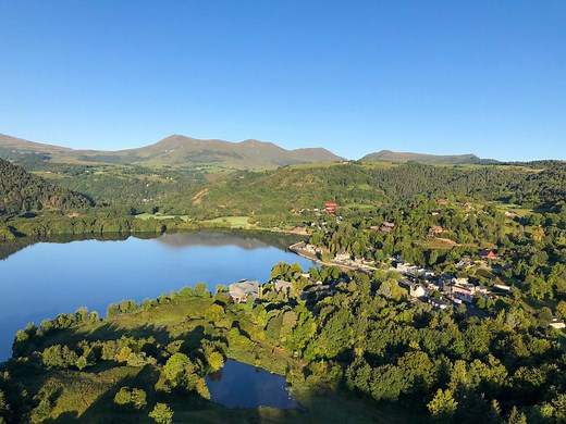 Webcam du Lac Chambon dans le 63 : panorama sur les plages