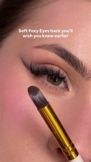 Save makeup trick with black soft eyeliner ✨✅ #eyemakeup #hoodedeyes