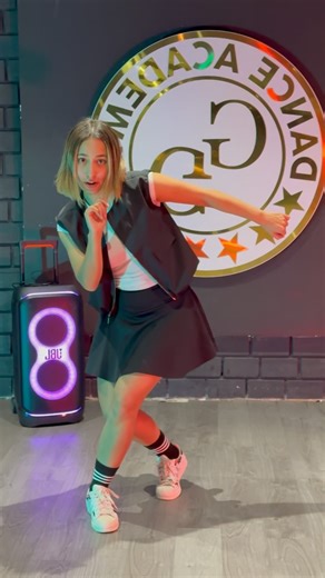 GG Dance Academy on Instagram: "🔥 CHALLENGE NINAO – MAÎTRE GIMS 🔥 C’est l’heure du défi ! Apprenez la chorégraphie du challenge NINAO et montrez-nous votre énergie et votre style 💥🕺💃 ➡️ Reproduisez les steps du tutoriel ➡️ Filmez-vous et partagez votre vidéo ➡️ Taguez @gg_dance_style_academy @golden_family_by_gg Prêts à relever le challenge ? Let’s gooo ! 🚀✨"