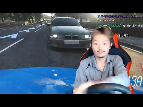 Streamer crashes his car live on stream
