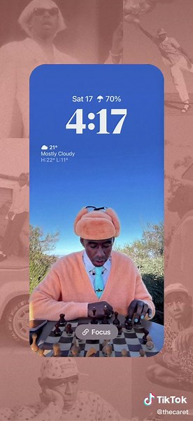 Best Lock Screen Designs for iPhone - Series 4 Lock Screen